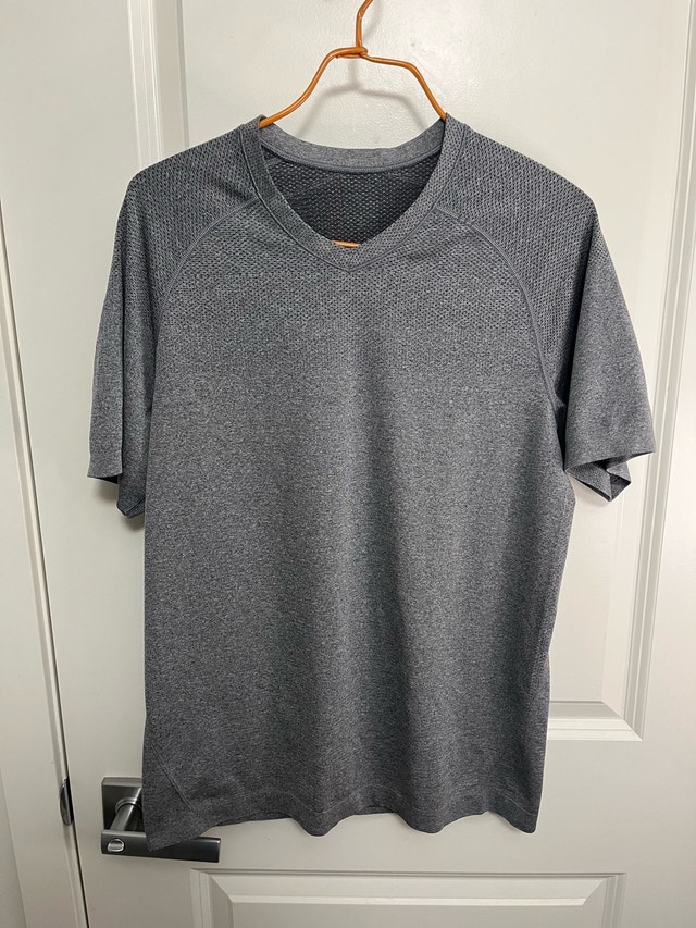 Lululemon Men's Metal Vent Tech Shirt - Size S