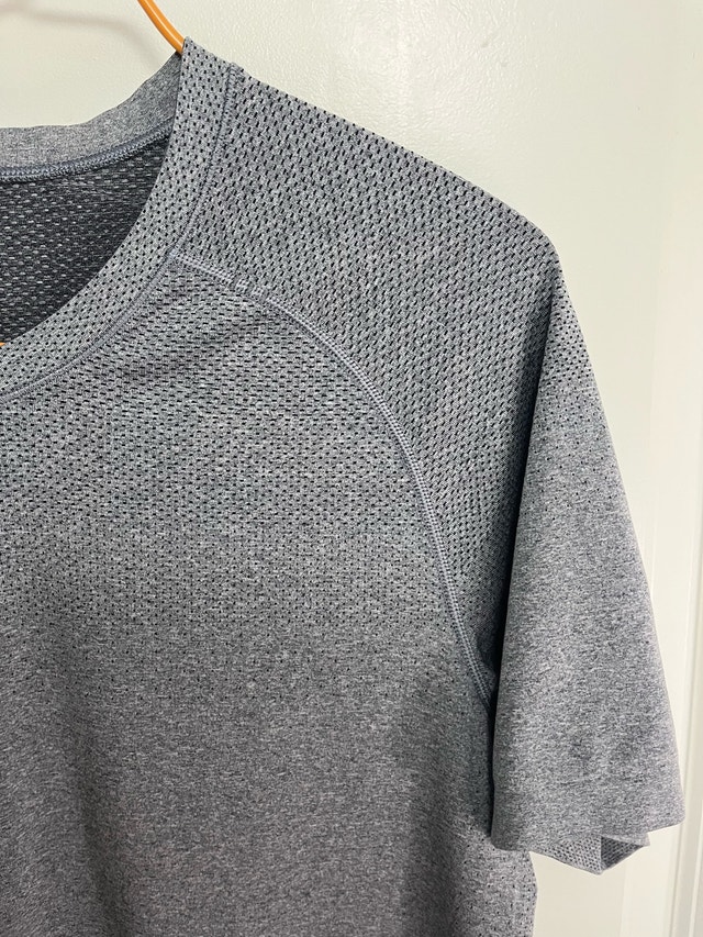 Lululemon Men's Metal Vent Tech Shirt - Size S - photo 3