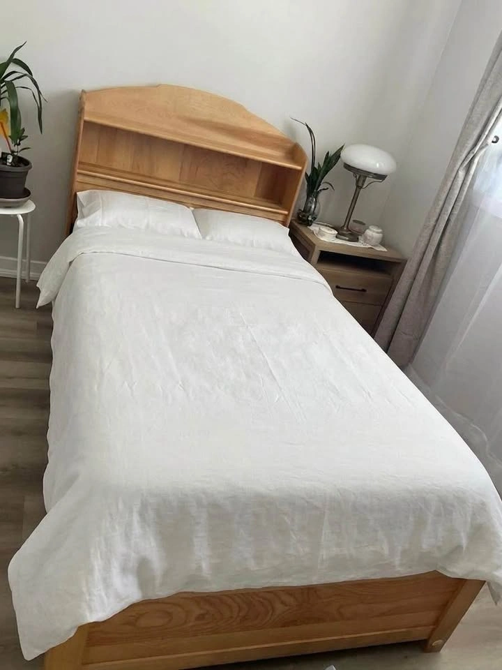 Wooden Twin Bed with Bookcase Headboard