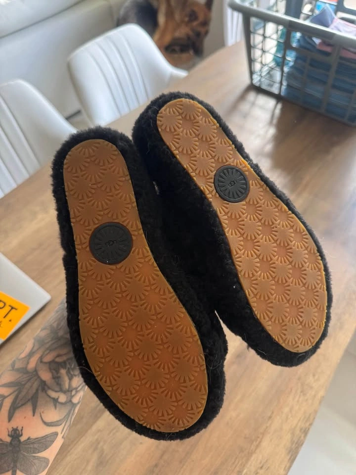 Women's Ugg Slippers Size 7 - photo 2