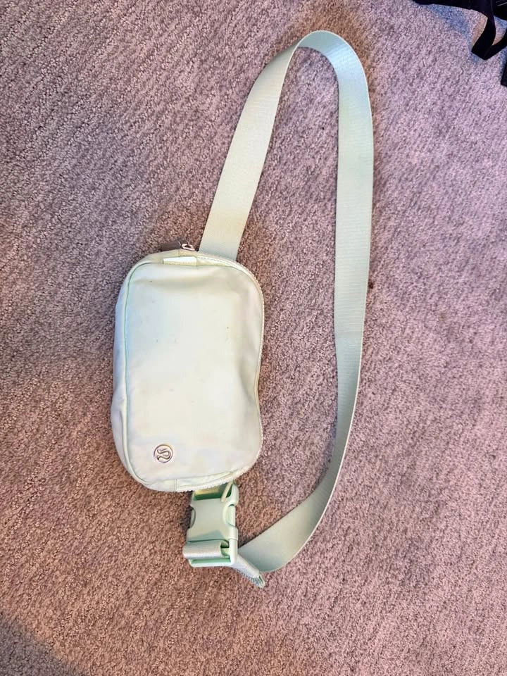 Lululemon Crossbody Bag in Mint Green