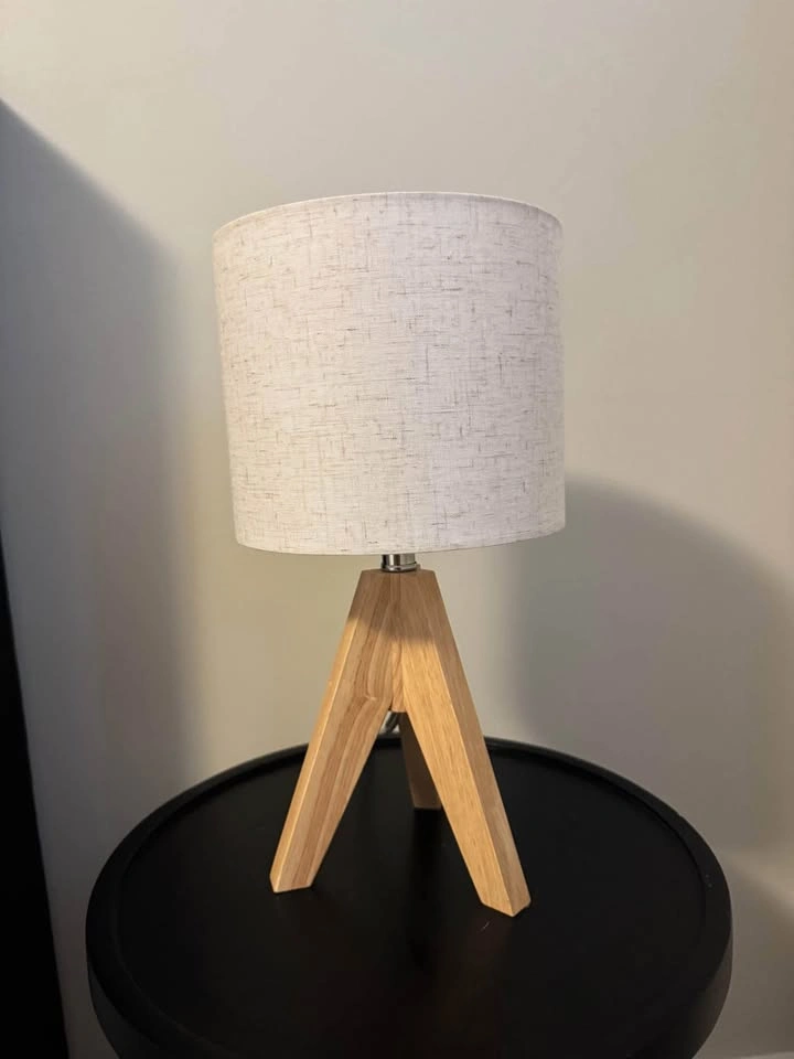 Two Tripod Table Lamps - photo 2
