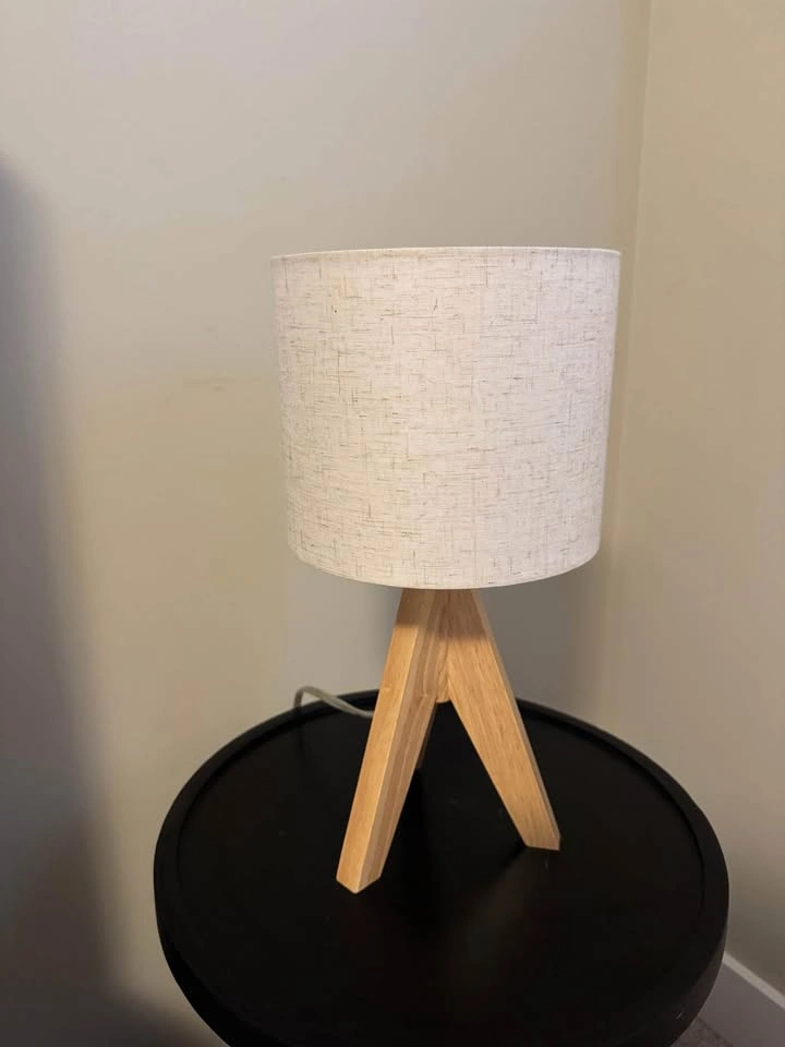 Two Tripod Table Lamps - photo 3