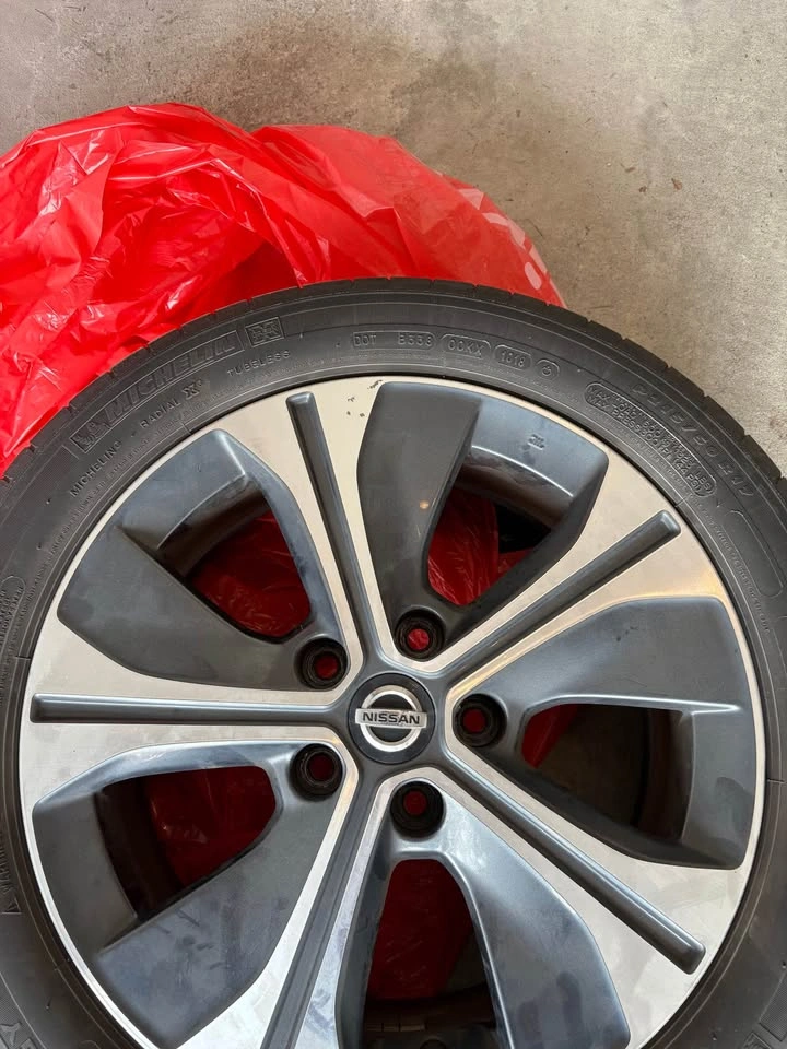 Nissan Tires with rims - photo 2