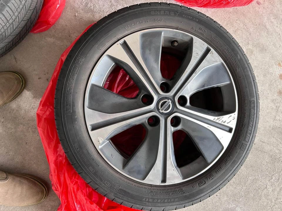Nissan Tires with rims - photo 5