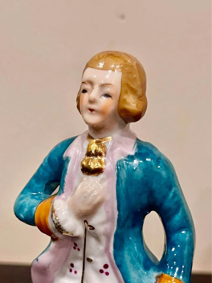 Vintage Made in Japan Porcelain Colonial Man Figurine - photo 5