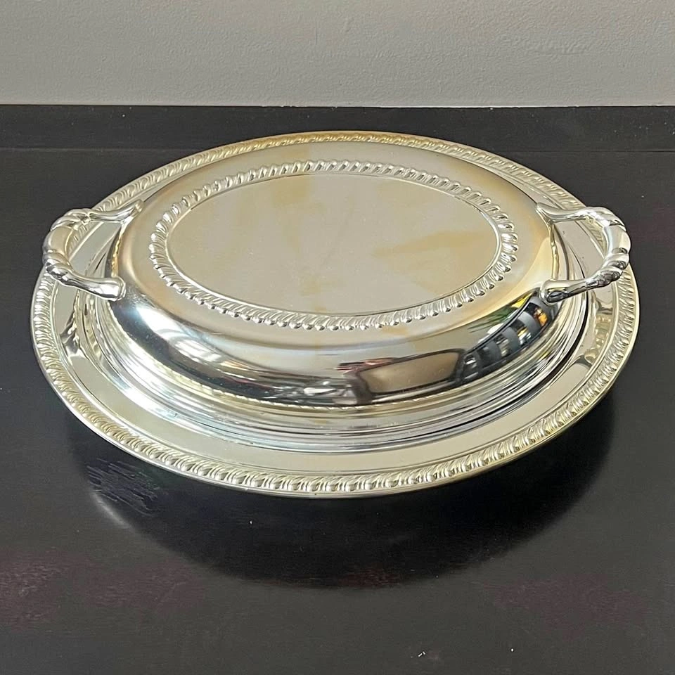 Vintage Wm A Rogers Silver Plated Serving Dish w/ Glass Insert