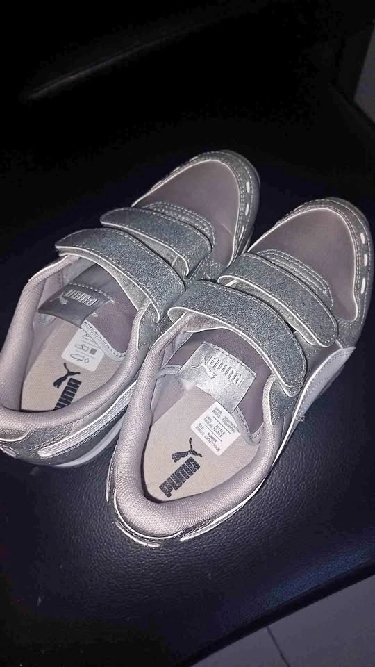 Girl's sneakers