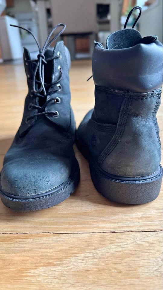 Timberland waterproof boots male size 6 / female size 8