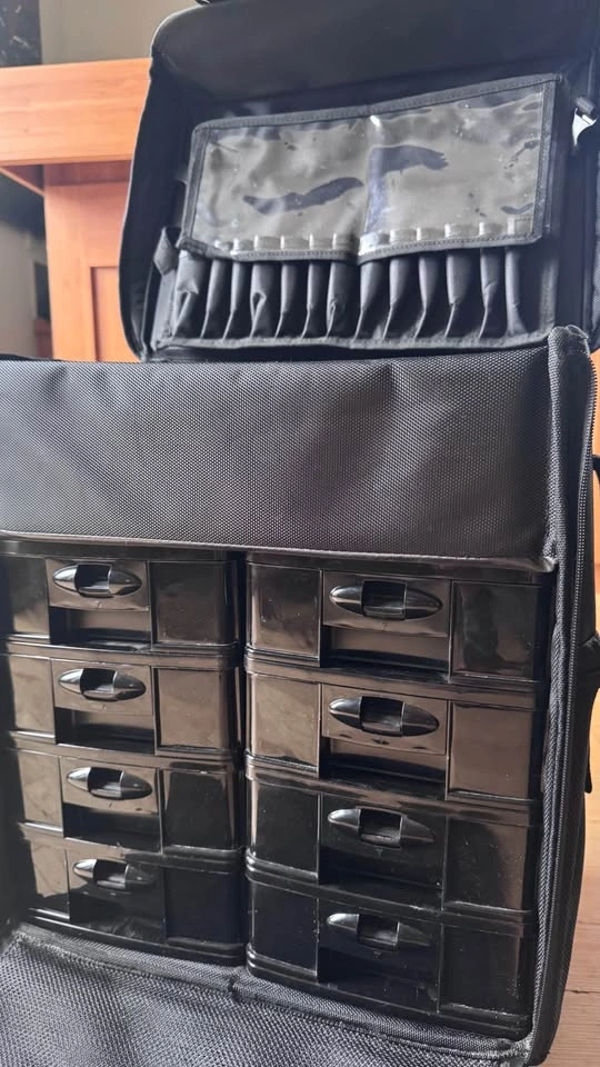 Professional Rolling Makeup Case - Excellent Condition - photo 4