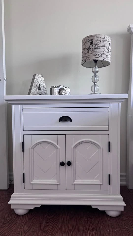 Ashley Queen Bedroom Set – White Wood – Mattress Included - photo 3
