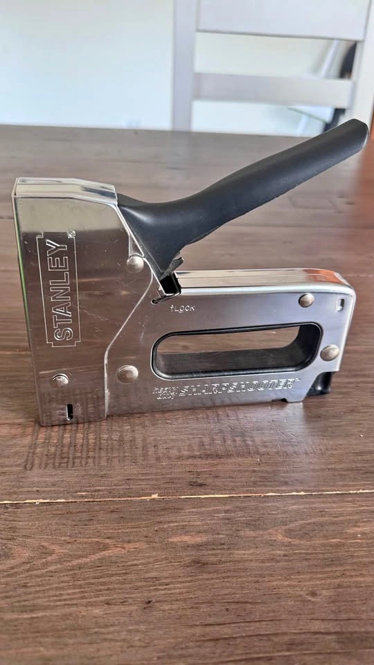 Stanley SharpShooter Heavy Duty Staple Gun + Box of Staples