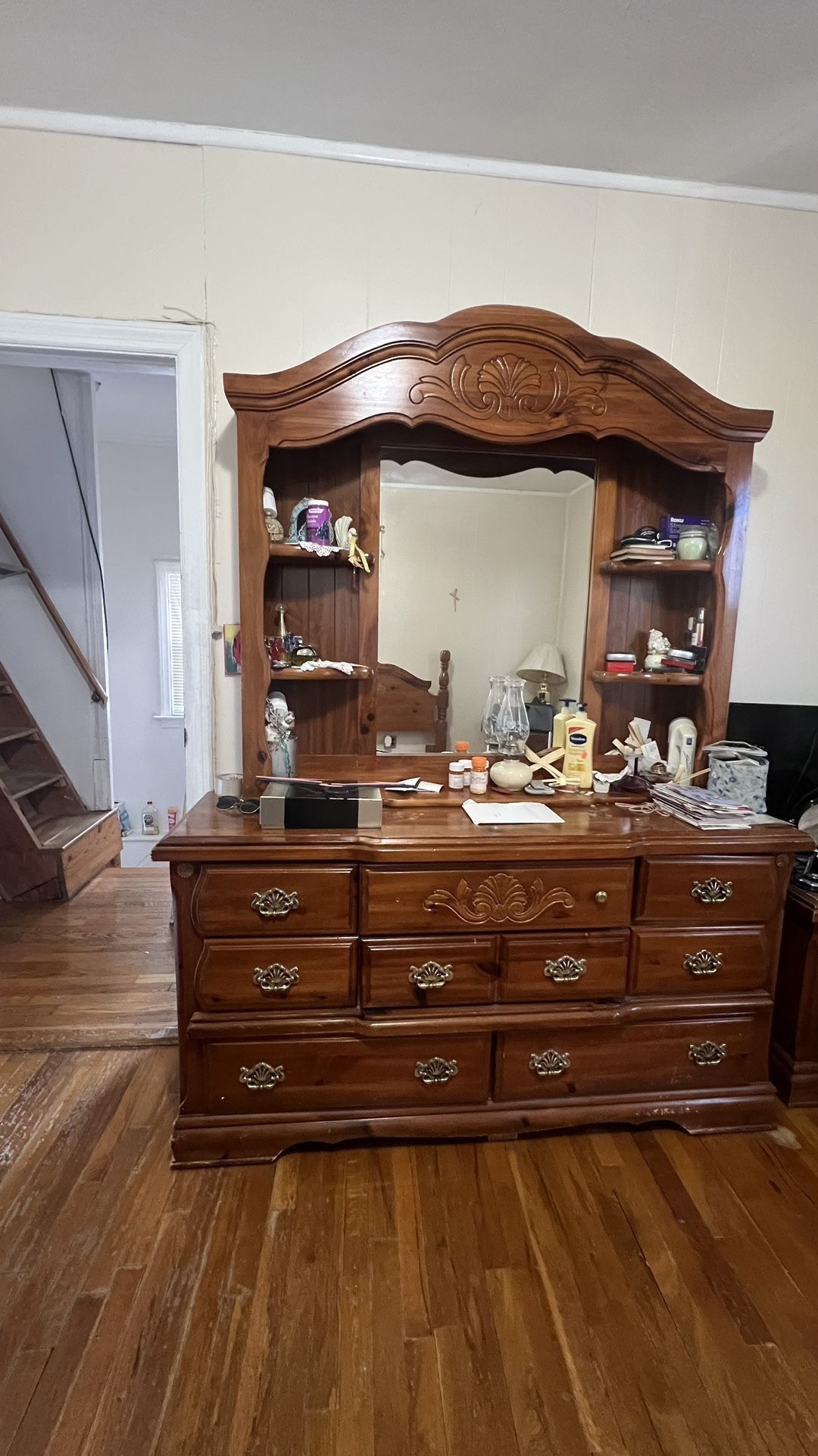 QUEEN SIZE SOLID REAL WOOD BED ROOM SET (USED)