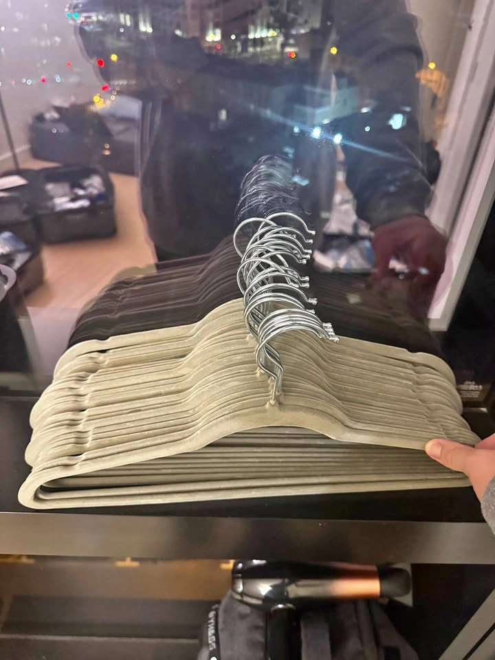 MOVE OUT SALE!! 20 NONSLIPPERYbeige hangers