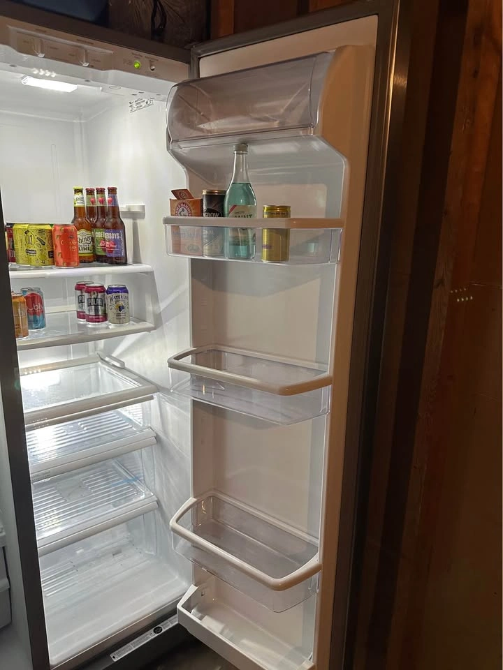 Whirlpool Refrigerator - photo 3