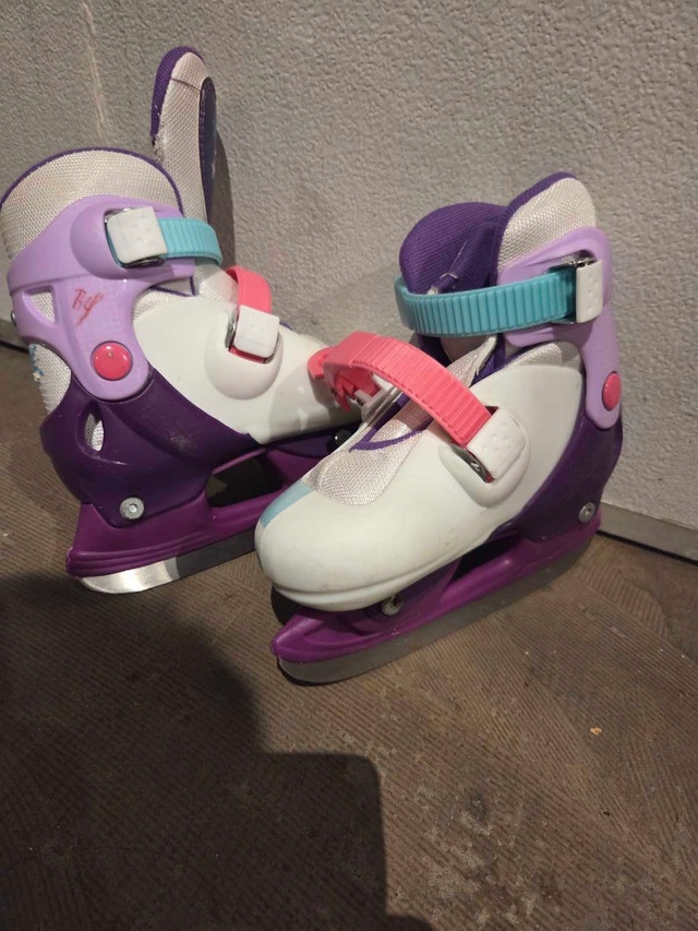 Pacific Cycle Adjustable Ice Skates