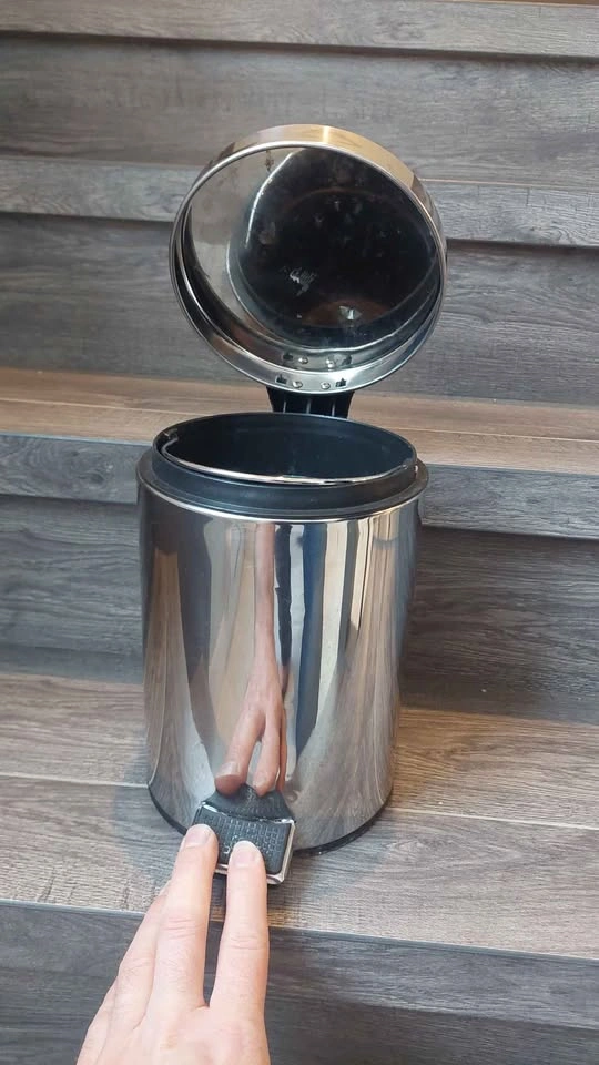 Stainless steel pedal bin bathroom/bedroom - photo 2