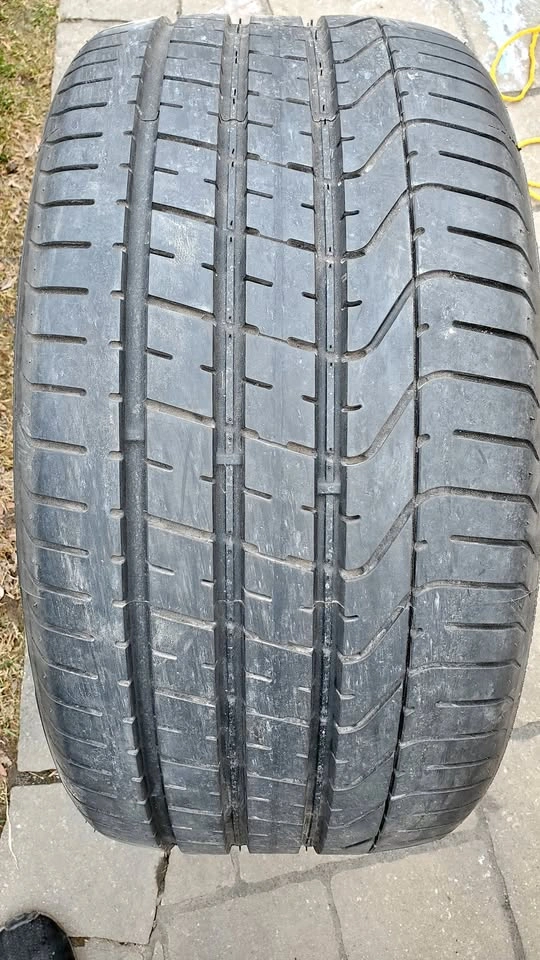 275/30/20 Pirelli P zero - One Tire