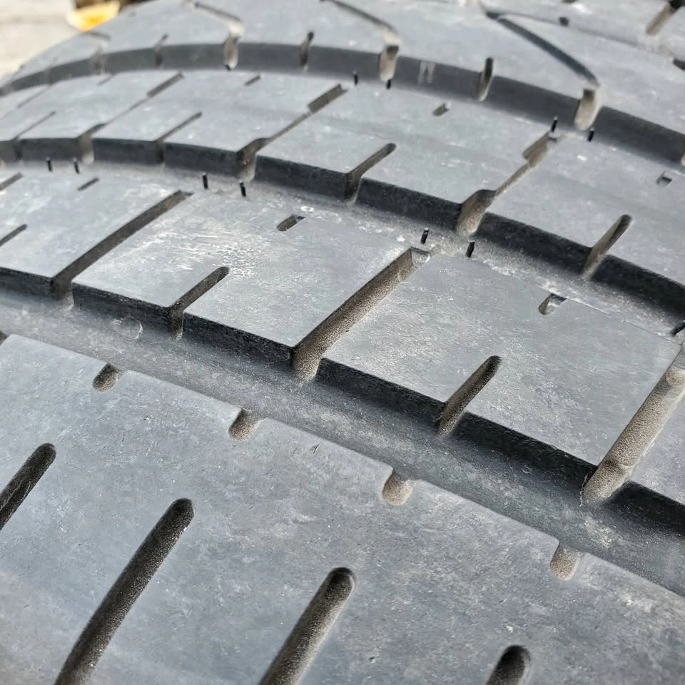 275/30/20 Pirelli P zero - One Tire - photo 2
