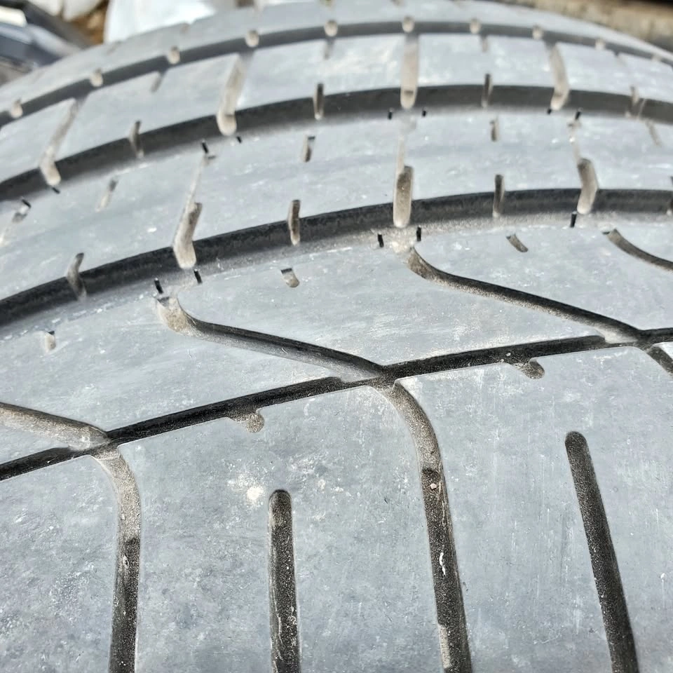 275/30/20 Pirelli P zero - One Tire - photo 3