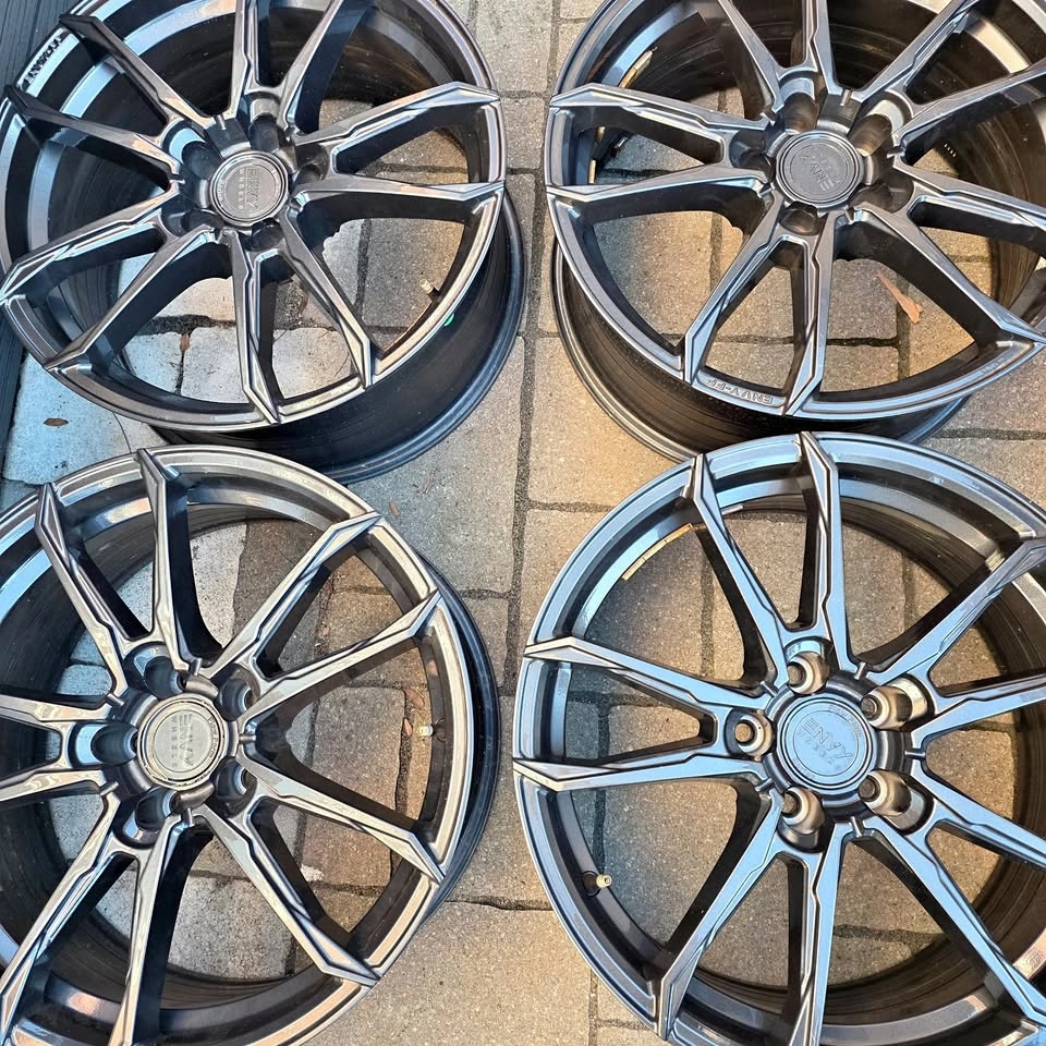 18 inch Envy Flow Form Alloy Rims 5x112 Like New