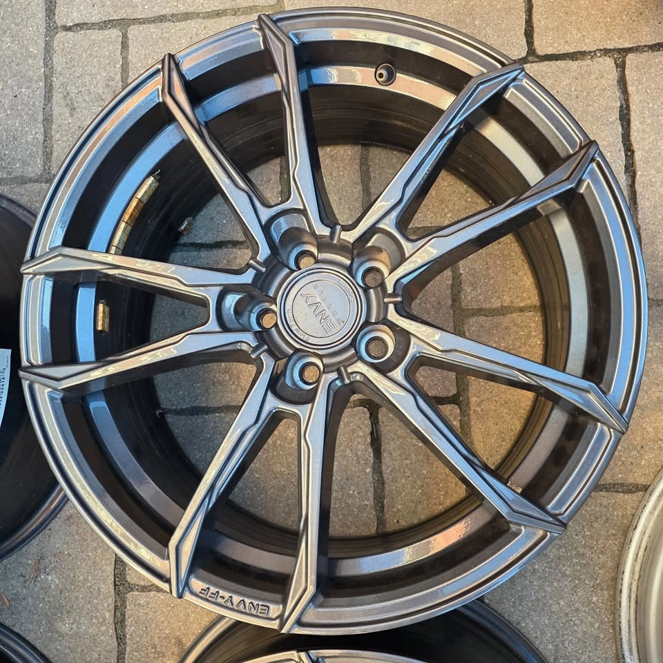 18 inch Envy Flow Form Alloy Rims 5x112 Like New - photo 5