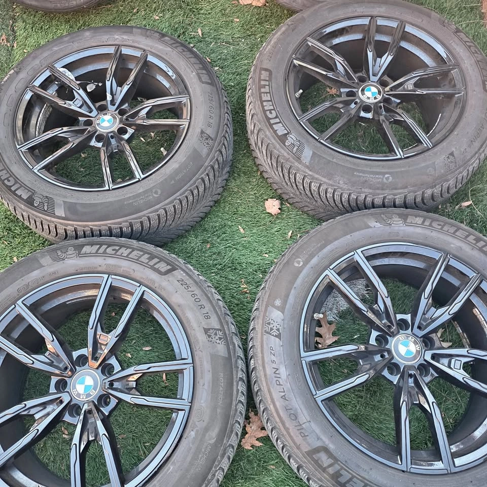 225/60/18 Michelin Runflat Winter Tires w/ Black Alloy Rims & TP