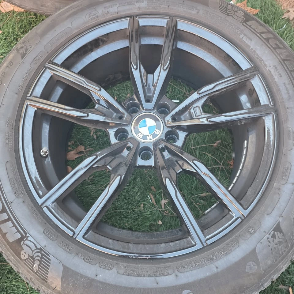 225/60/18 Michelin Runflat Winter Tires w/ Black Alloy Rims & TP - photo 3