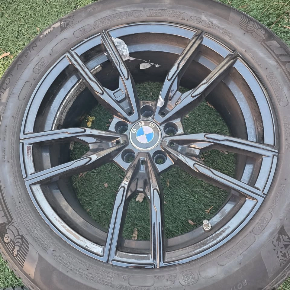 225/60/18 Michelin Runflat Winter Tires w/ Black Alloy Rims & TP - photo 4