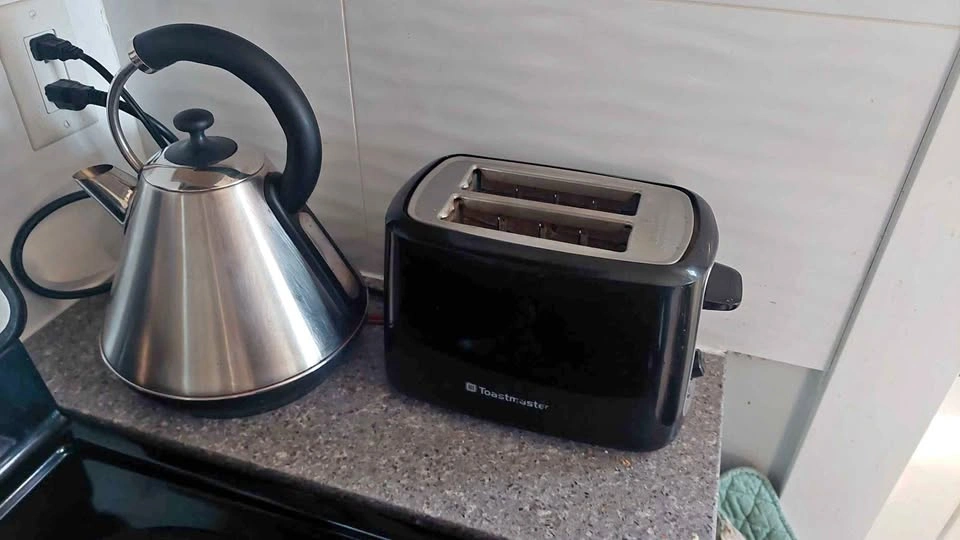 Electric Kettle and Toastmaster 2-slice toaster.