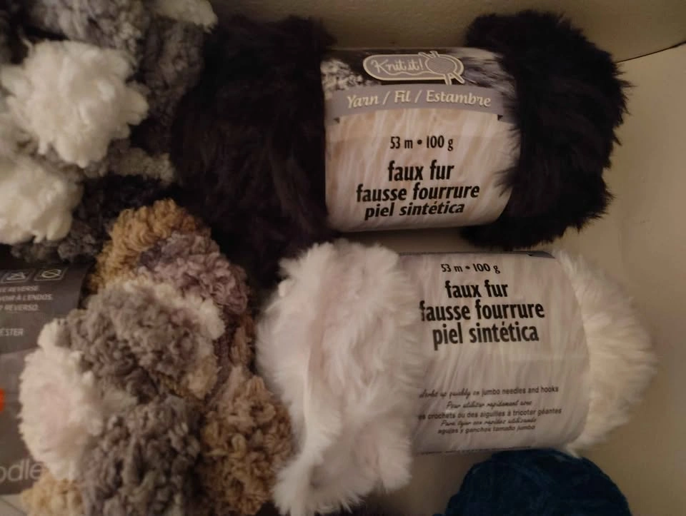 Assorted Yarn Lot - Red Heart, Lion Brand, Bernat, Faux Fur - photo 3