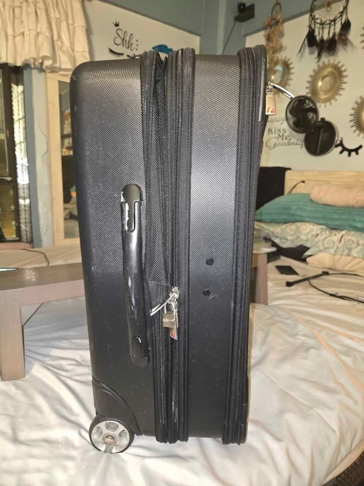 Vollrath Black Rolling Suitcase - photo 3