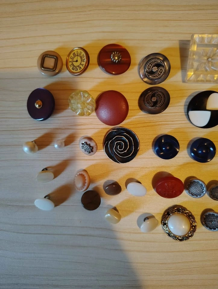 Assorted buttons - photo 2