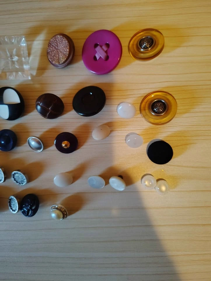 Assorted buttons - photo 4