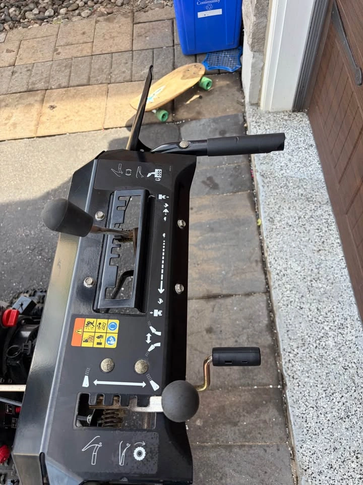Sno-Tek 24” Snow Blower – 208cc – Electric Start - photo 3
