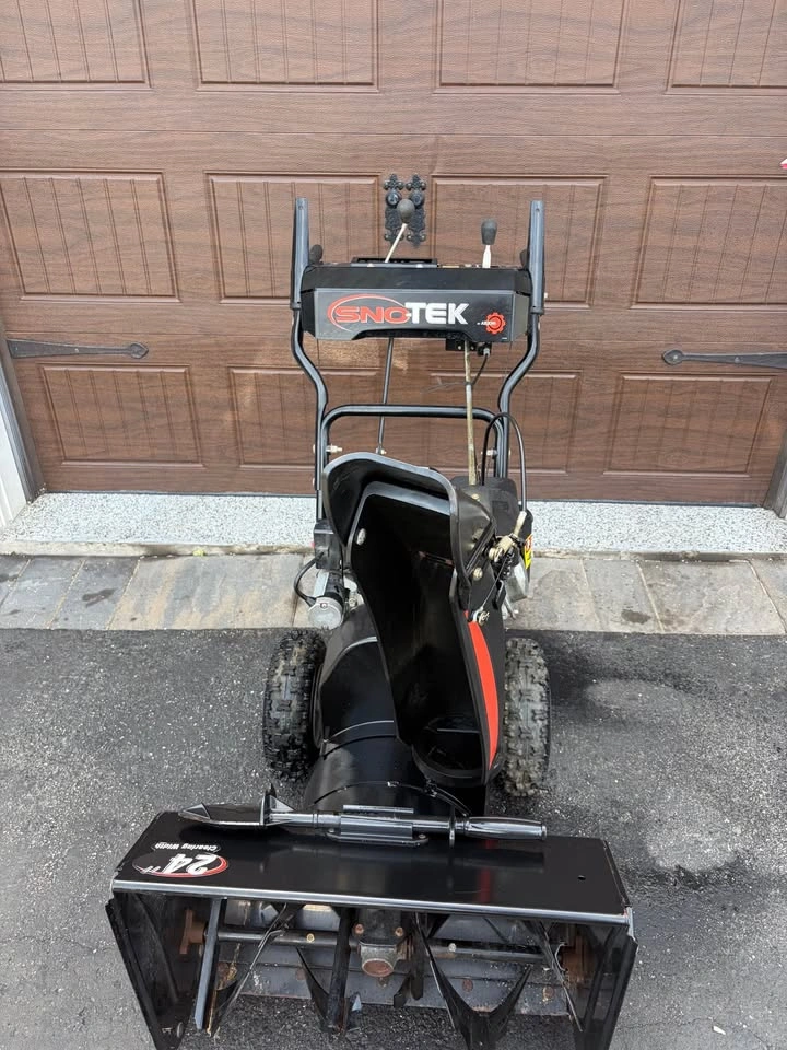 Sno-Tek 24” Snow Blower – 208cc – Electric Start - photo 4