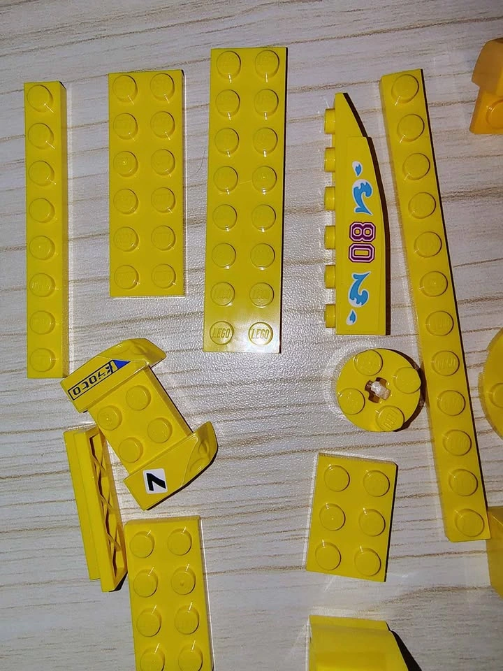 Yellow LEGO $1 Lot - photo 2