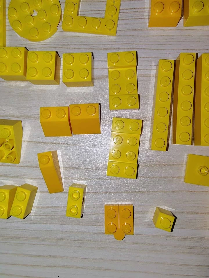Yellow LEGO $1 Lot - photo 4