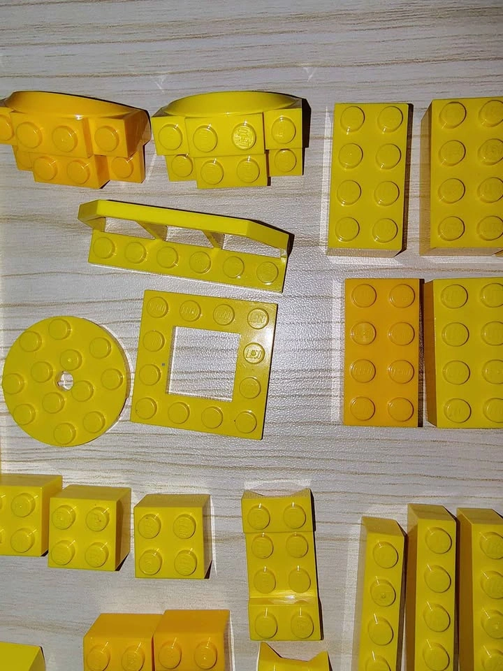 Yellow LEGO $1 Lot - photo 5