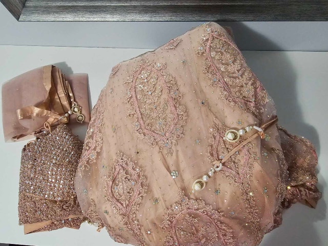 Peach Embroidered Lehenga Choli Set - Never Worn Designer - photo 4