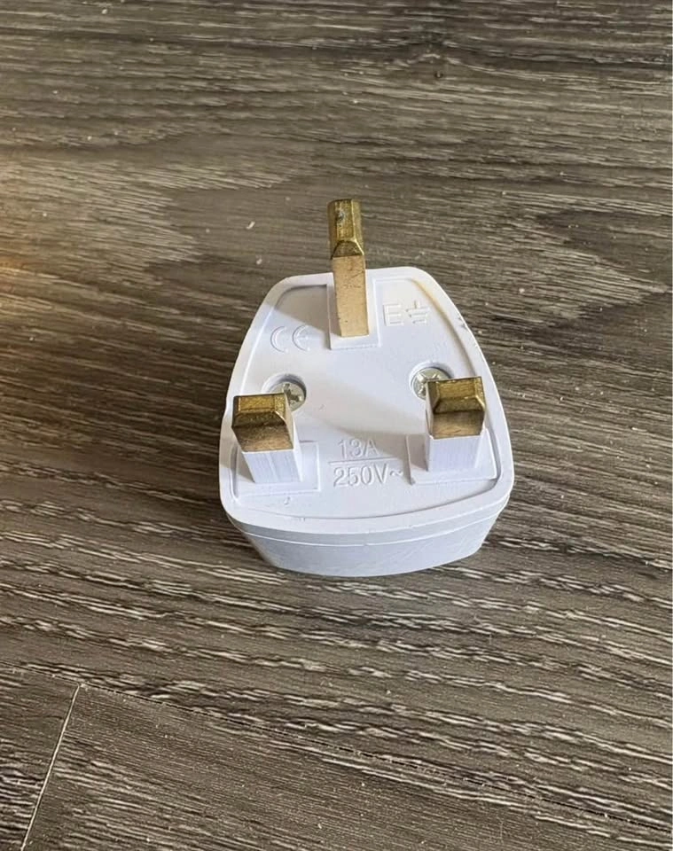 Travel adaptor - photo 2