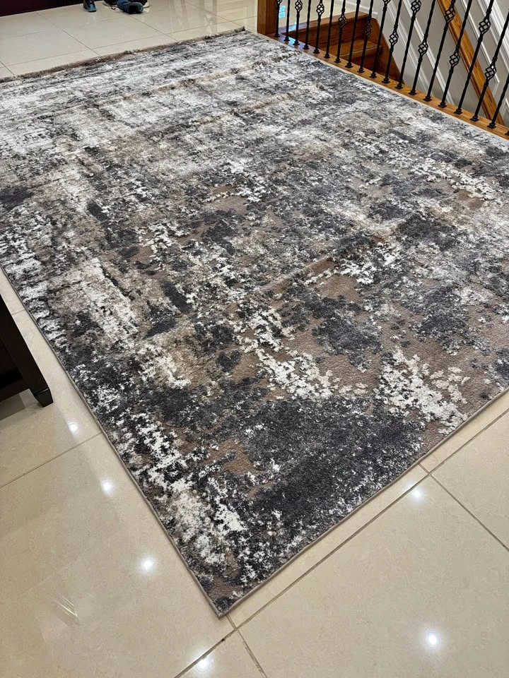 Vintage-Style Area Rug – Like New