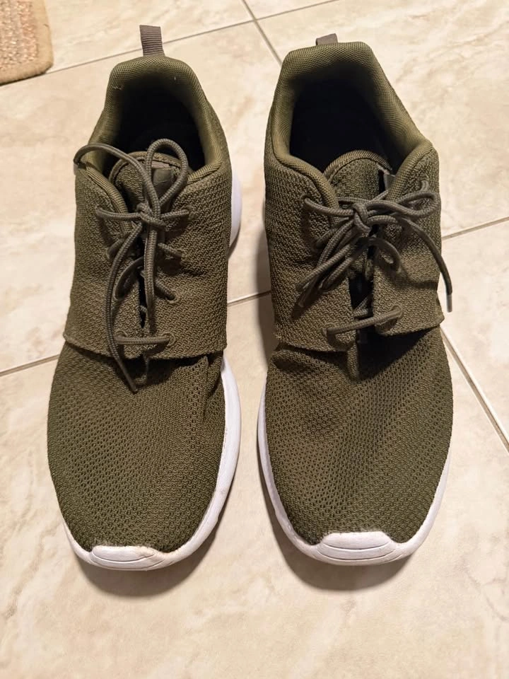 Nike Roche One Sneakers - photo 2