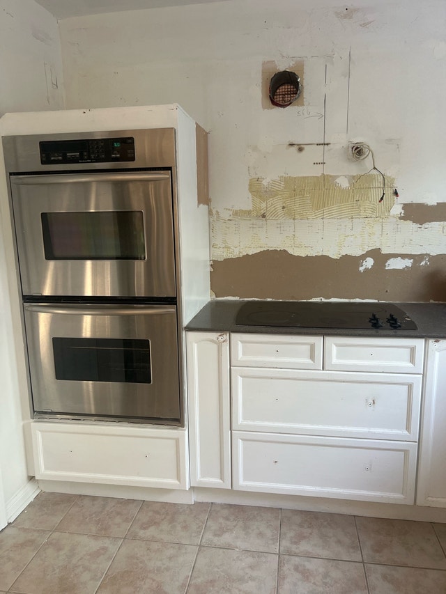 KitchenAid Double Oven, Cooktop, Cabinetry & Corian Countertop