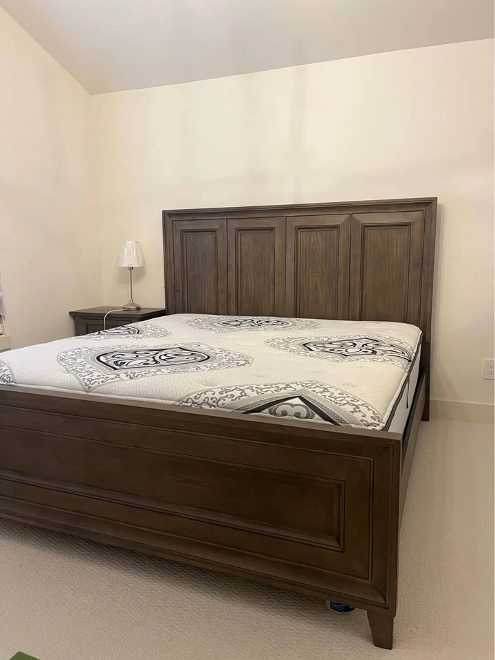 King Size Mattress, Bed Frame, Mirror and Cabinet Set - photo 2