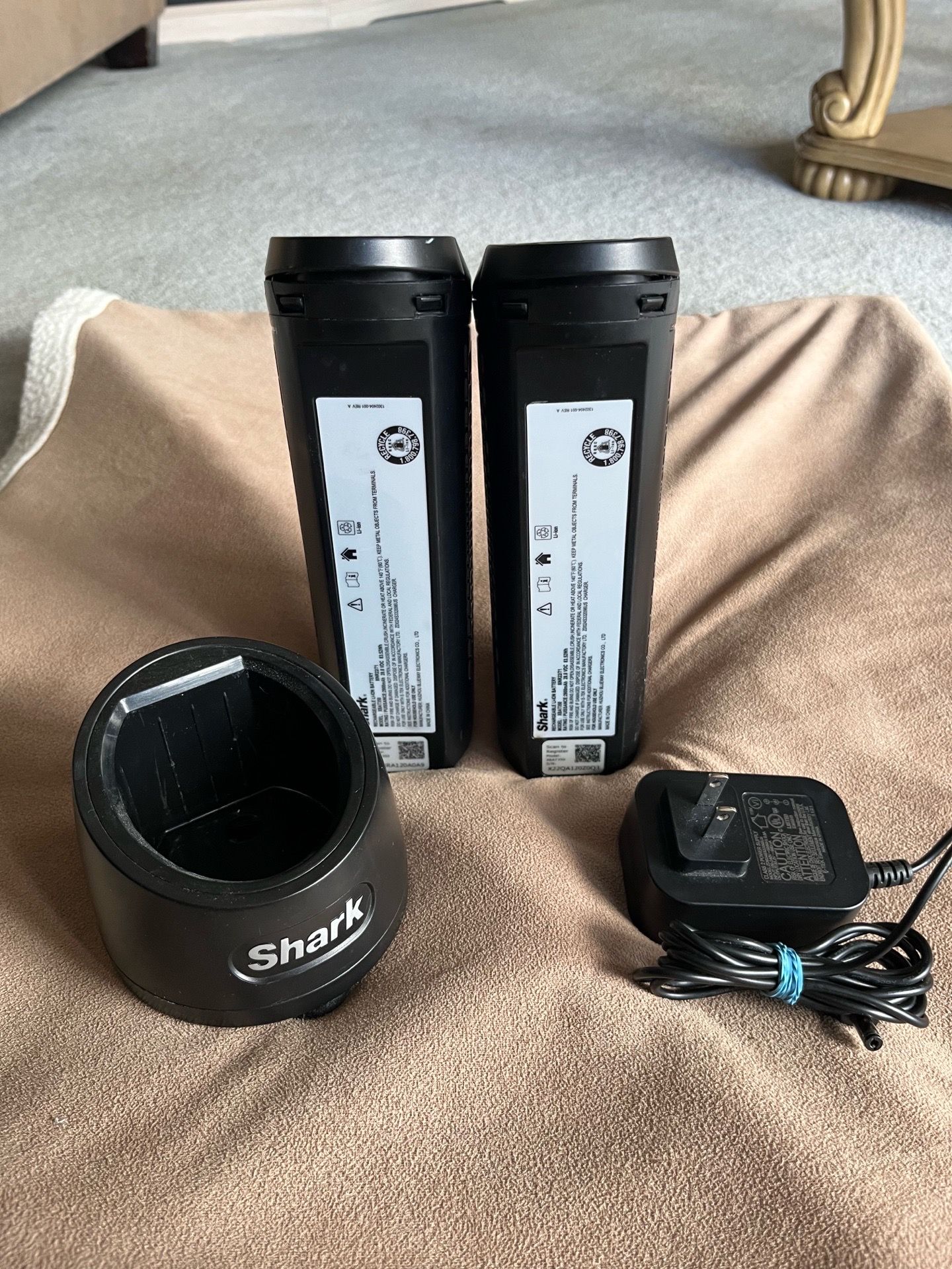 Brand New Shark WandVac Battery & Charging Station Set