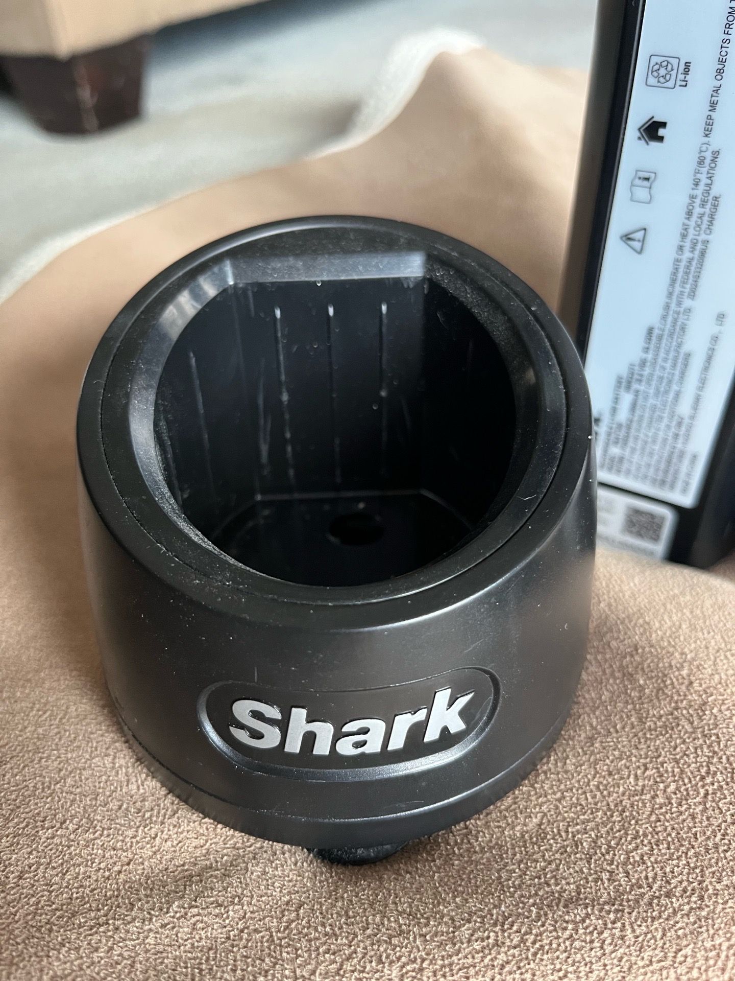 Brand New Shark WandVac Battery & Charging Station Set - photo 4