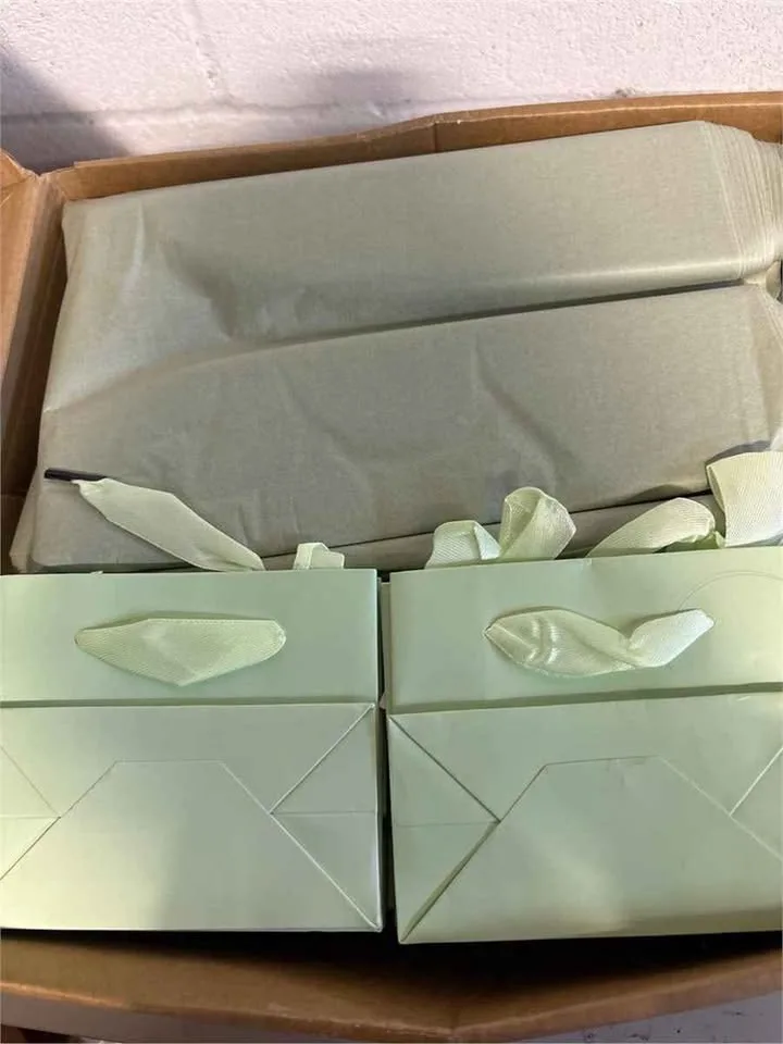 100 Pcs 4.7x2.4x3.9 In Gift Bags Bulk image indicator(3)