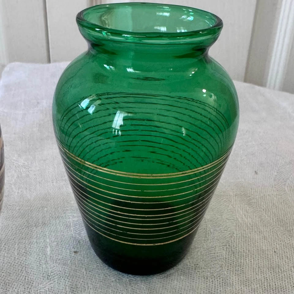 Cute set of two small gold leafed bud vases. - photo 3