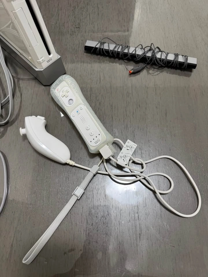 Nintendo Wii - photo 3